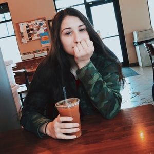 Meet your Posher, Eva